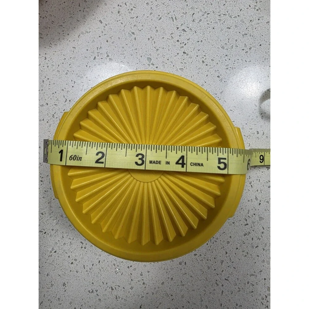 4 Vintage Tupperware Servalier bowls and matching starburst lids Harvest Colors